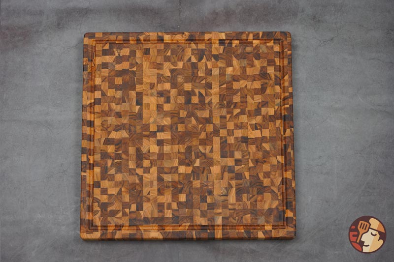 The cutting board has ingenious wood grain, perfect for cutting, slicing, and arranging food
