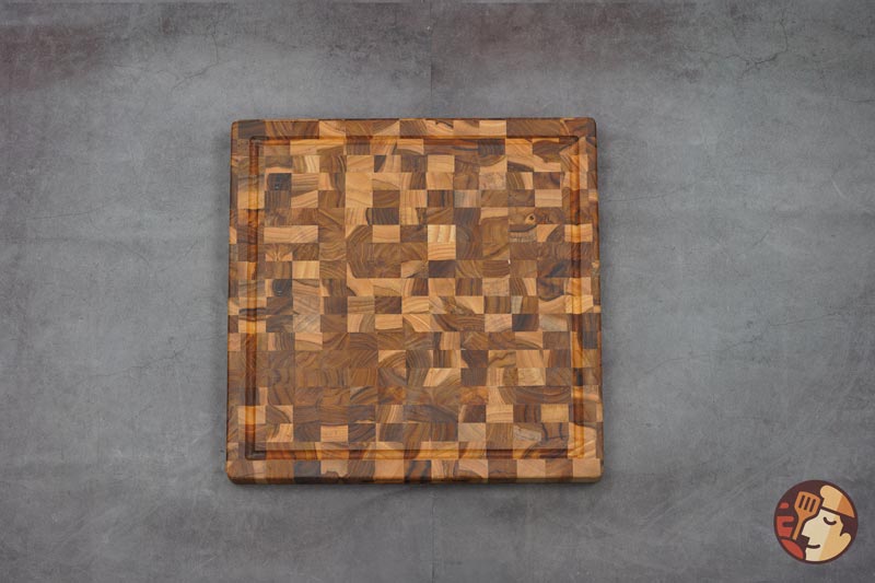 Teak Square End Grain Wood Cutting Board With 40x40x3.8 cm meticulously in each glue line and color
