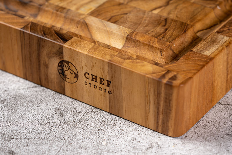 Teak wood cutting board has high durability and aesthetics